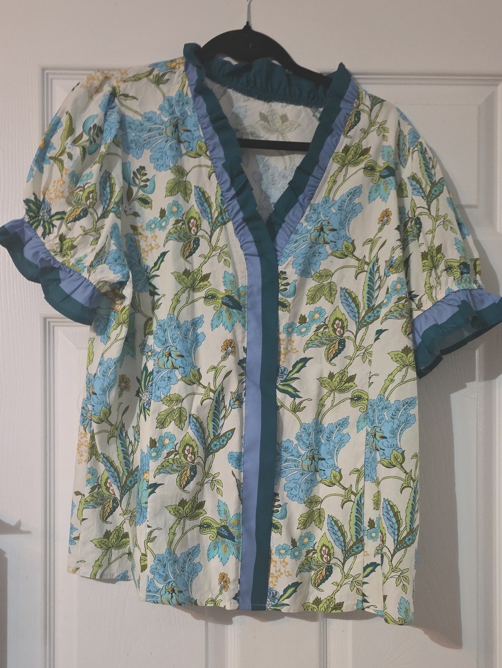 Boutique Bought Floral V-Neck Puff Sleeve Top in White and Blue